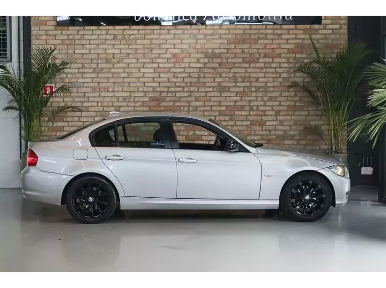 BMW 320i Prata 17