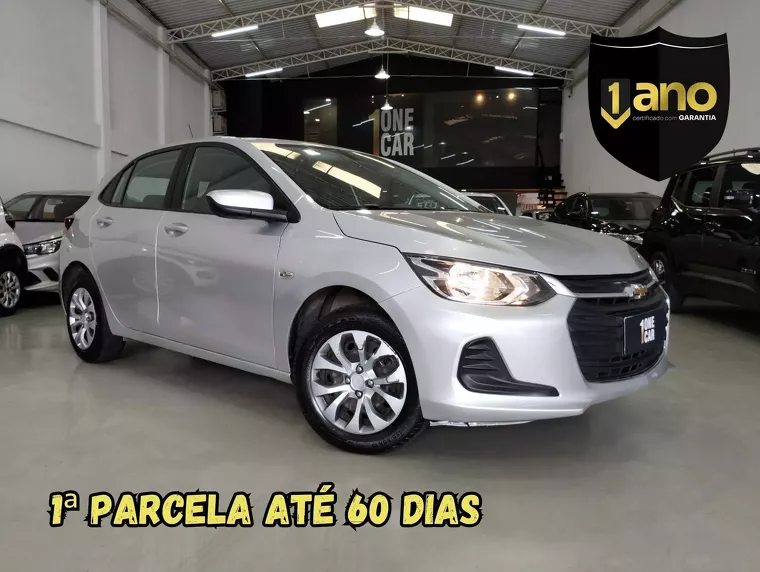 Chevrolet Onix Prata 1