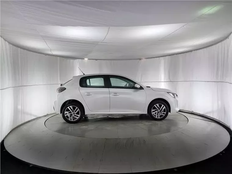 Peugeot 208 Branco 6