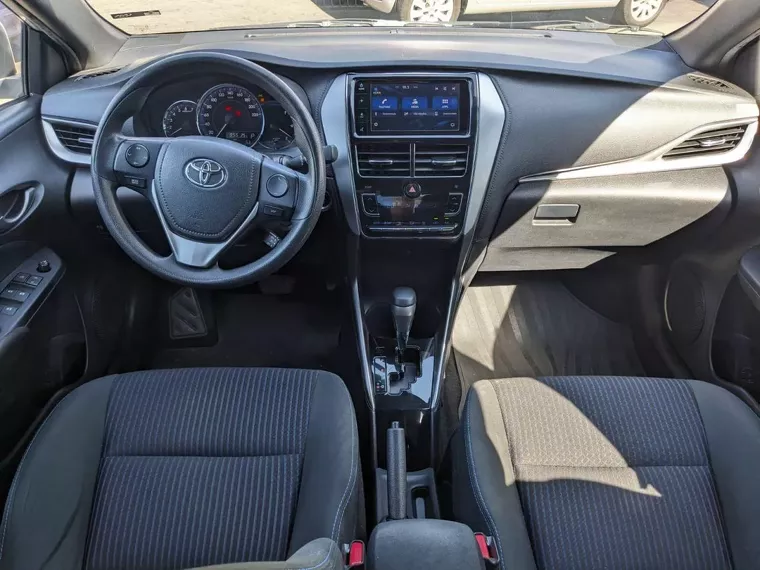 Toyota Yaris Prata 7