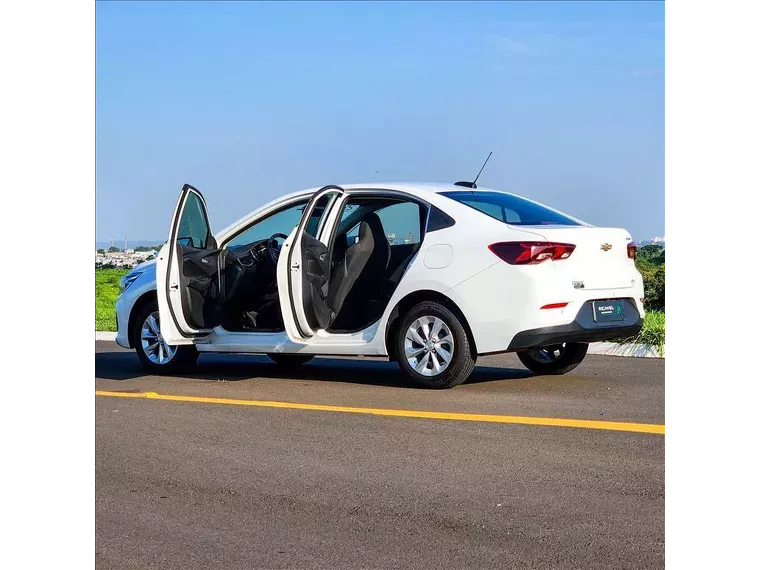 Chevrolet Onix Branco 9