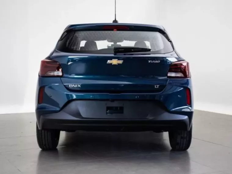 Chevrolet Onix Prata 3