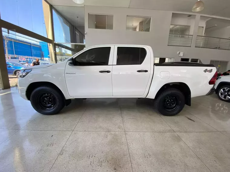 Toyota Hilux Branco 2