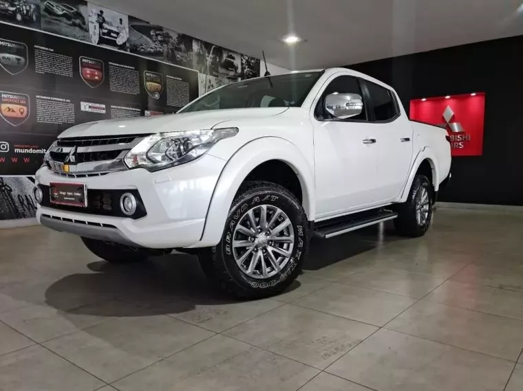 Mitsubishi L200 Triton Branco 12