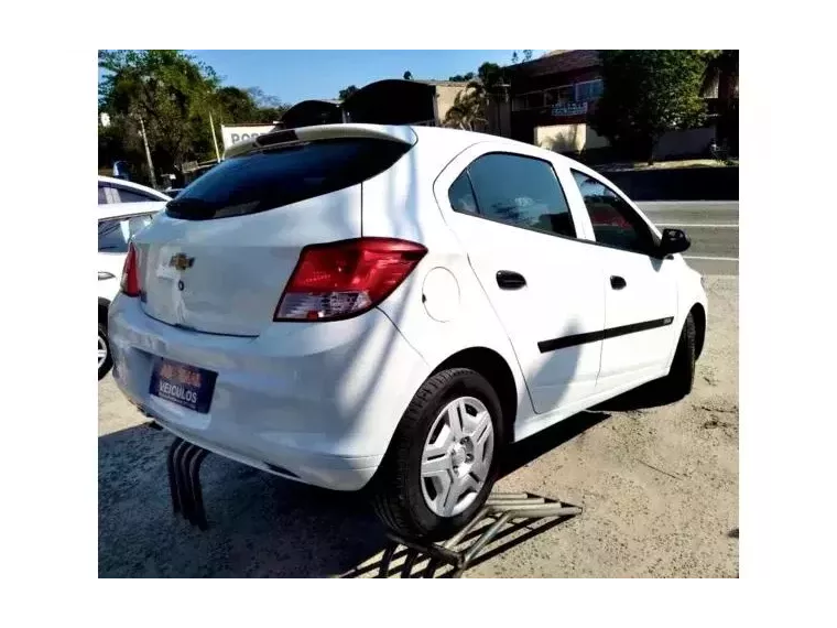 Chevrolet Onix Branco 9