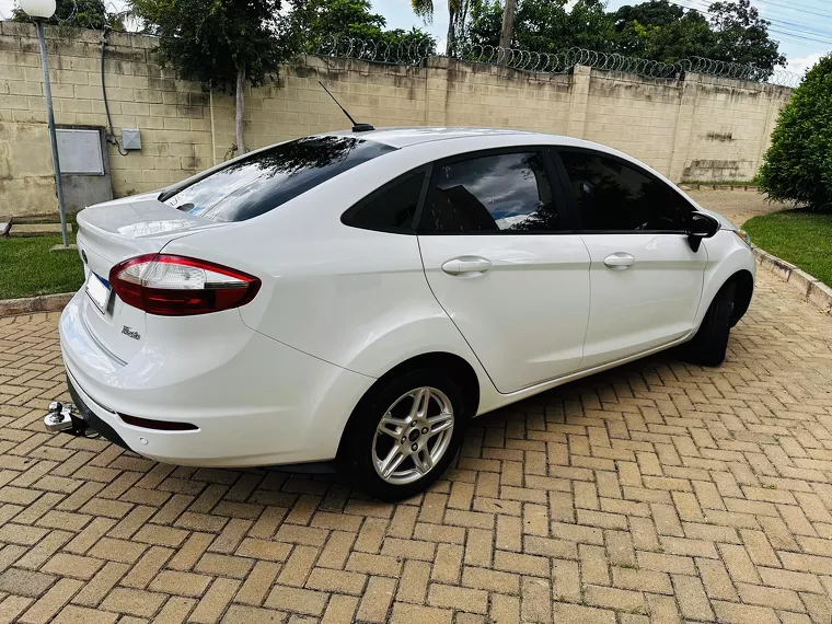 Ford Fiesta Branco 9