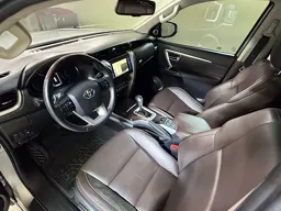 Toyota Hilux SW4