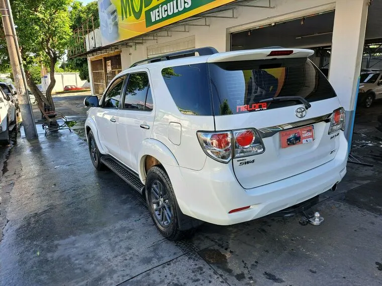 Toyota Hilux SW4 Branco 4