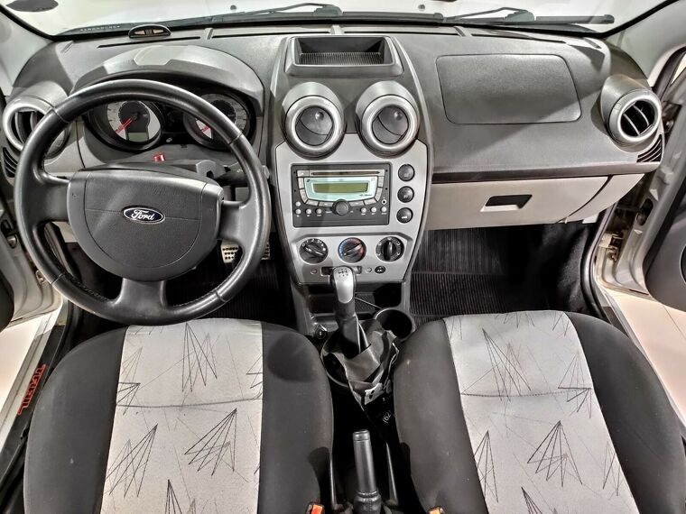 Ford Fiesta Prata 8
