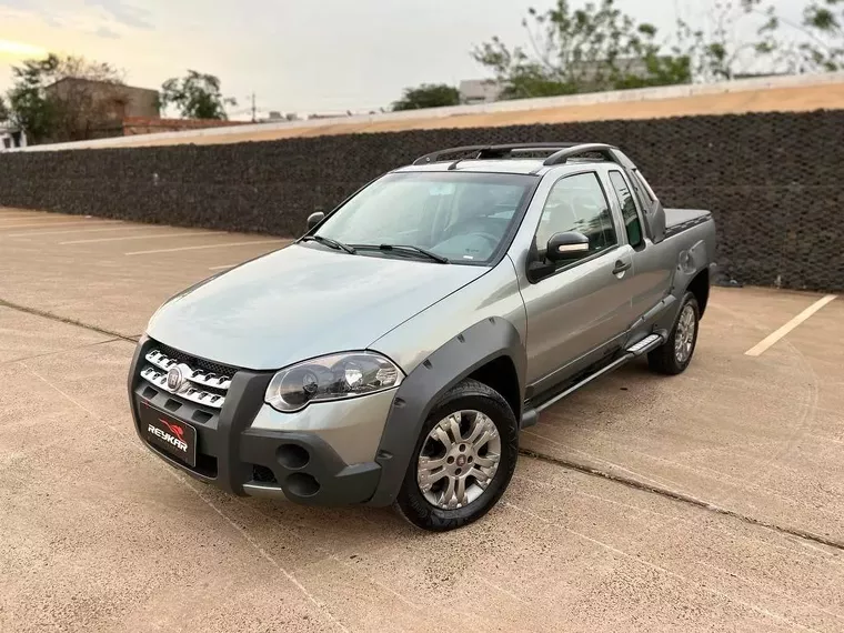 Fiat Strada Cinza 1