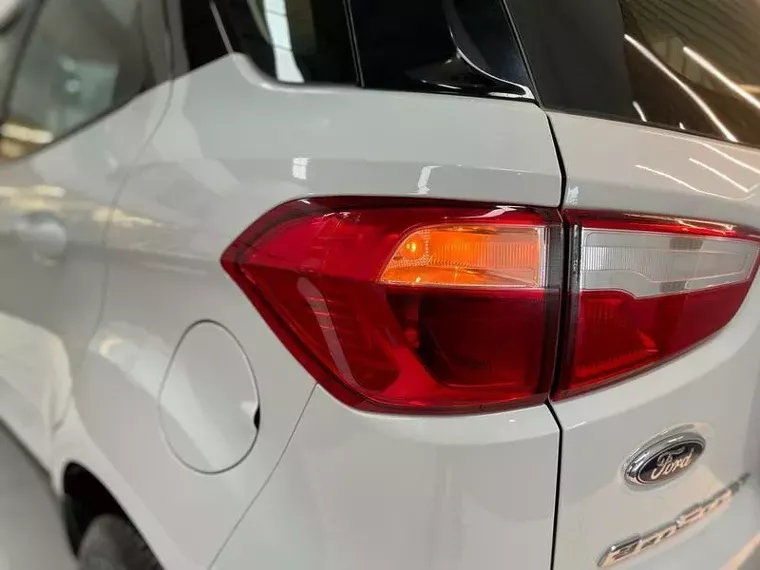 Ford Ecosport Branco 5