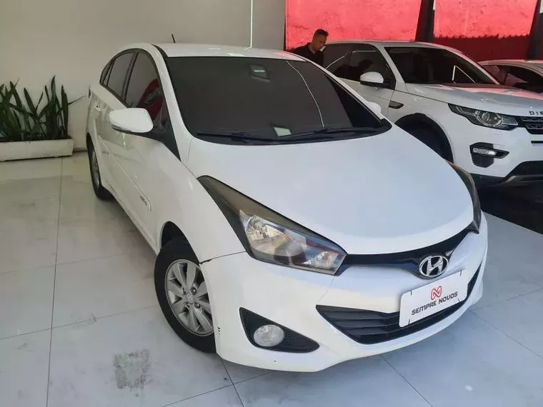 Hyundai HB20S Branco 10