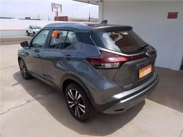 Nissan Kicks Cinza 4