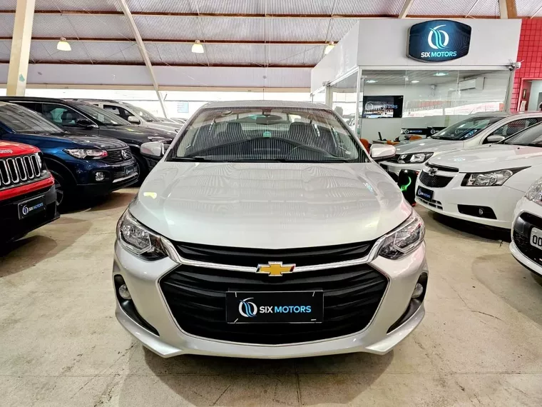 Chevrolet Onix Prata 2