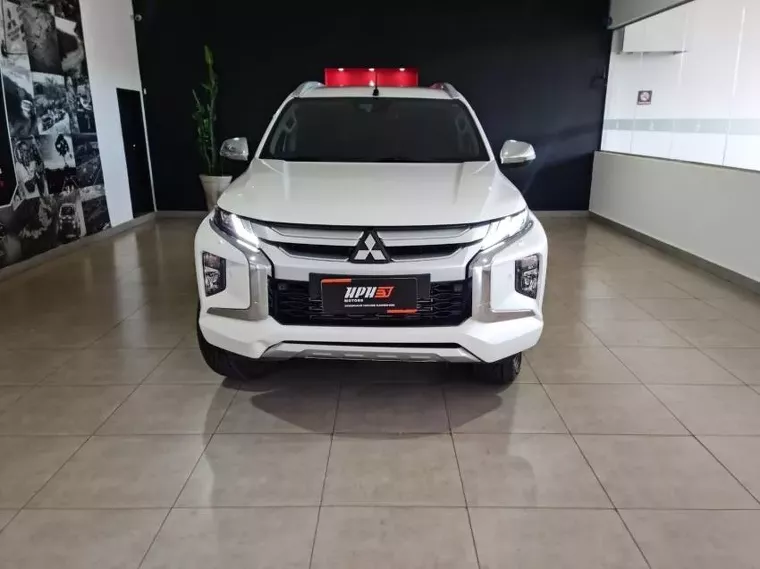 Mitsubishi L200 Triton Branco 18