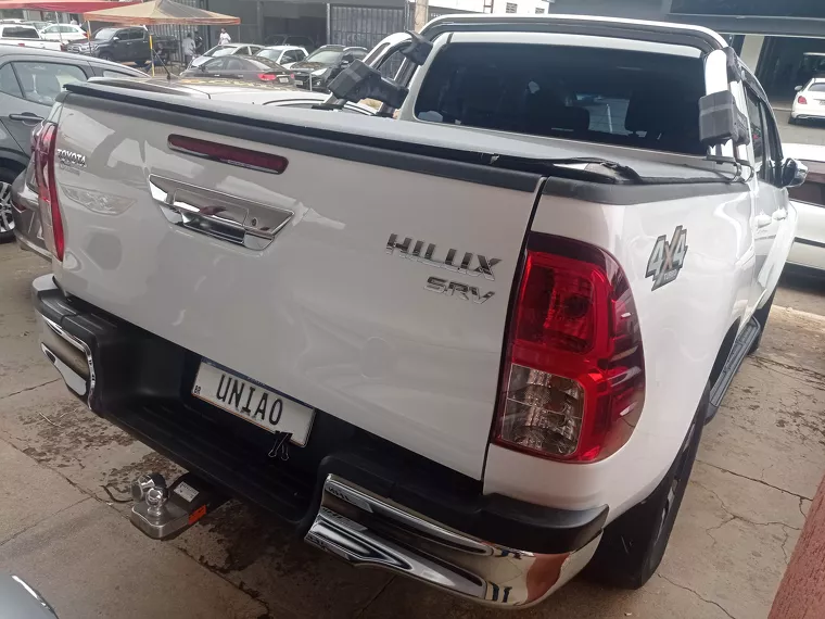 Toyota Hilux Branco 7