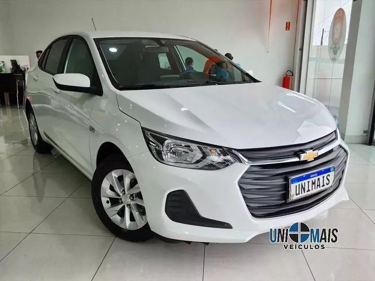 Chevrolet Onix Branco 8