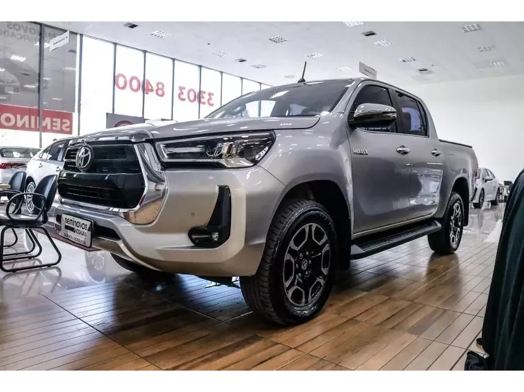 Toyota Hilux Prata 10