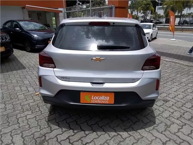 Chevrolet Onix Prata 5