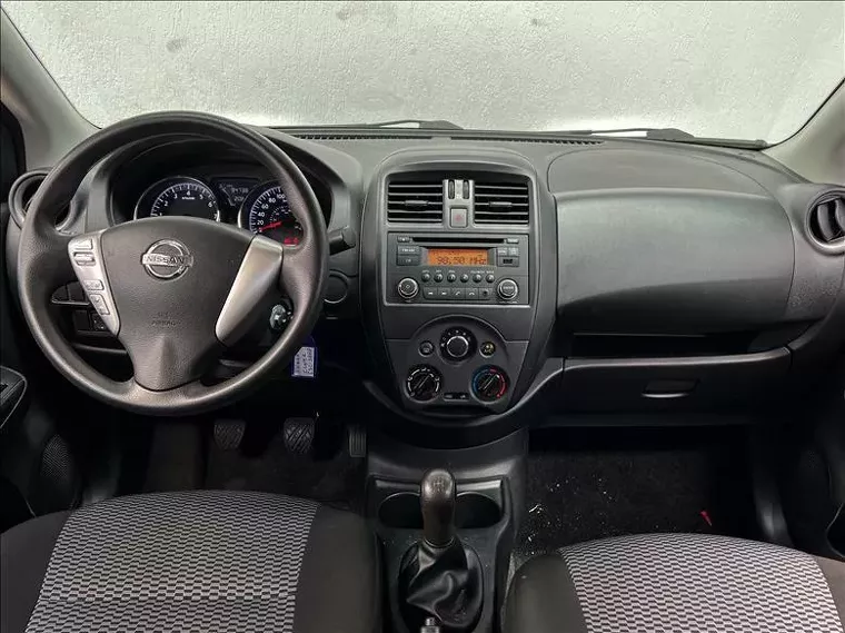 Nissan Versa Cinza 15