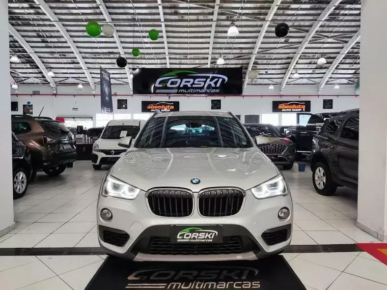 BMW X1 Prata 4