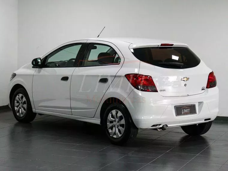 Chevrolet Onix Branco 2