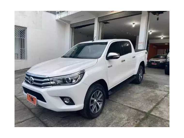 Toyota Hilux Branco 3