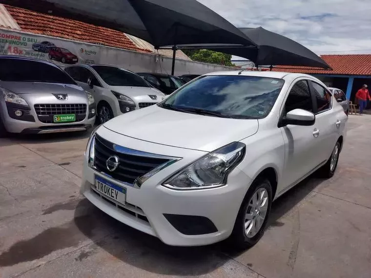 Nissan Versa Branco 1