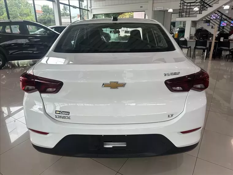 Chevrolet Onix Branco 10