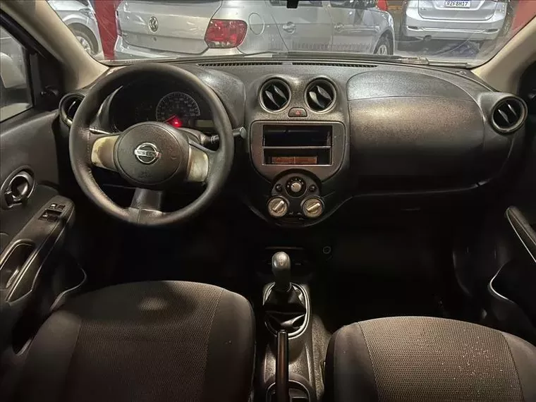 Nissan Versa Prata 5