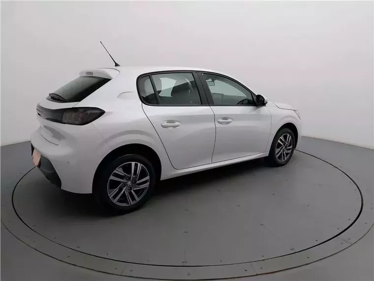 Peugeot 208 Branco 14