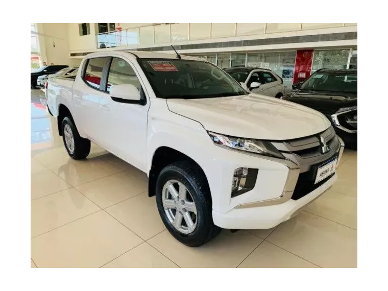 Mitsubishi L200 Triton Branco 7