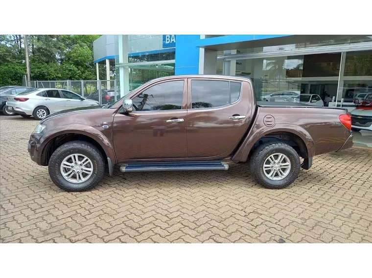 Mitsubishi L200 Triton Marrom 6