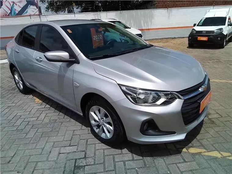 Chevrolet Onix Prata 7