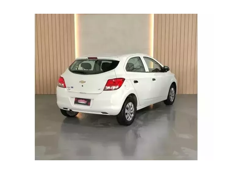 Chevrolet Onix Branco 5