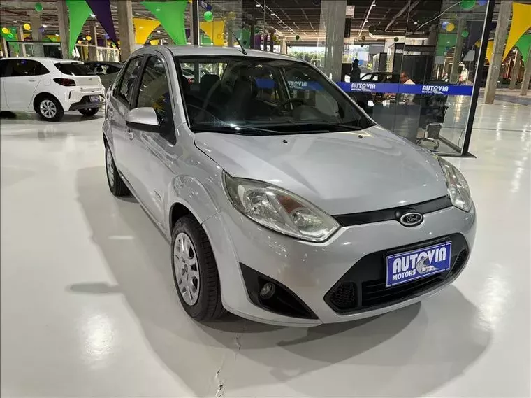 Ford Fiesta Prata 8