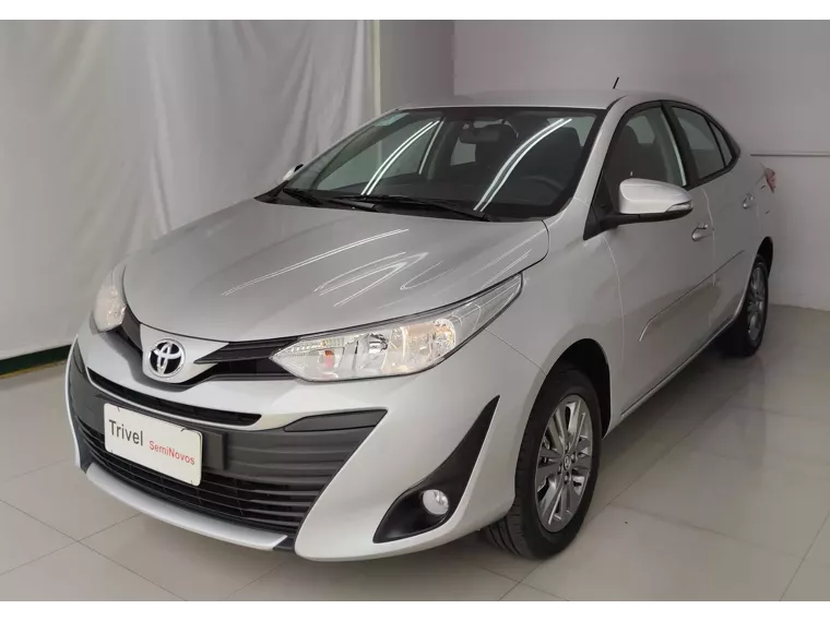 Toyota Yaris Prata 6