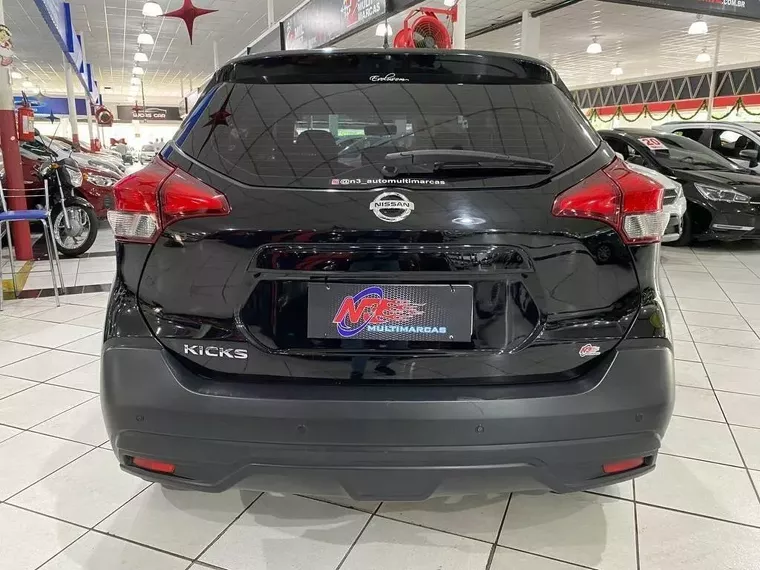 Nissan Kicks Preto 12