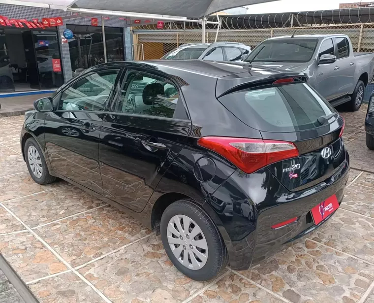 Hyundai HB20 Preto 17