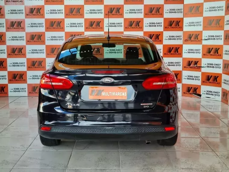 Ford Focus Preto 8