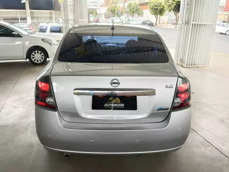 Nissan Sentra Prata 14