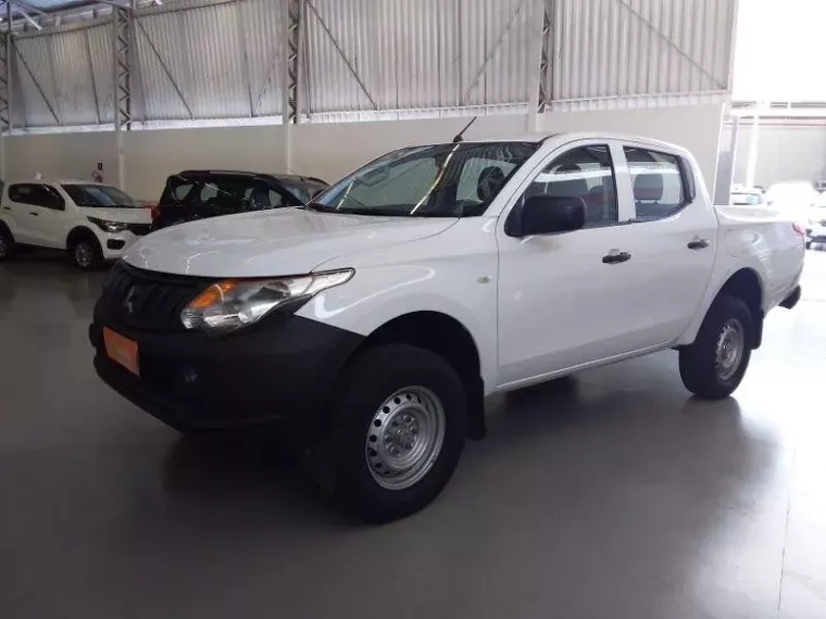 Mitsubishi L200 Triton Branco 1