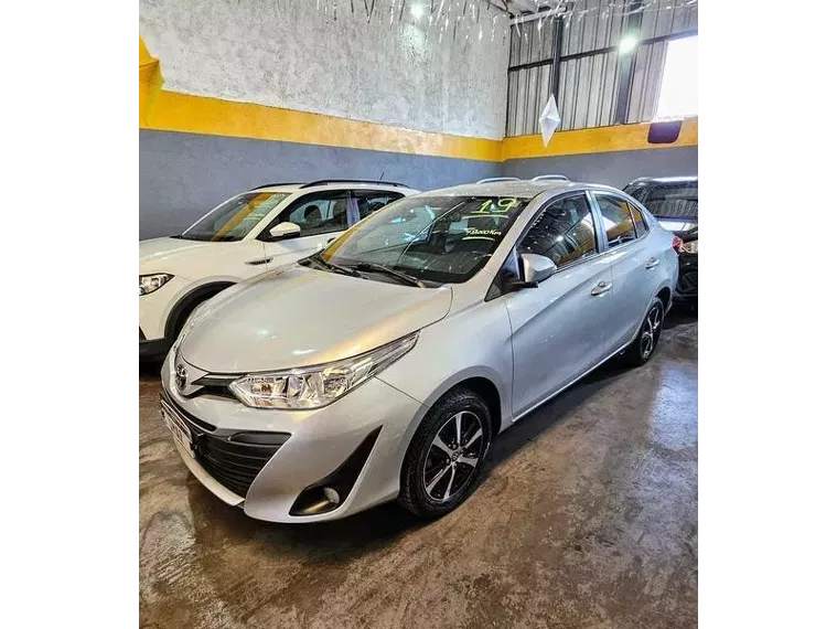 Toyota Yaris Prata 2