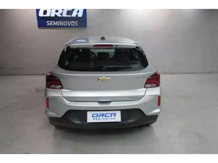 Chevrolet Onix Prata 12