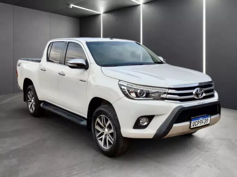 Toyota Hilux Branco 1