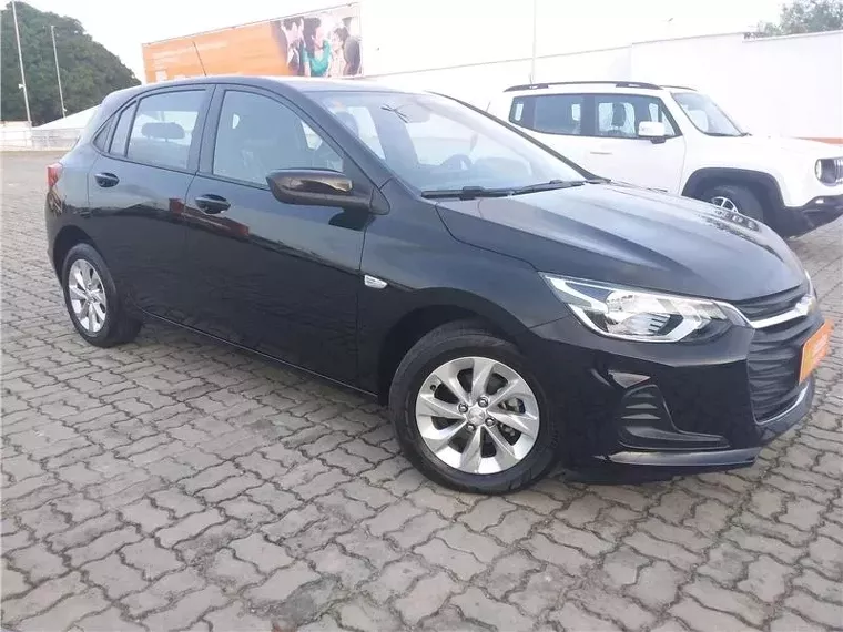 Chevrolet Onix Preto 4