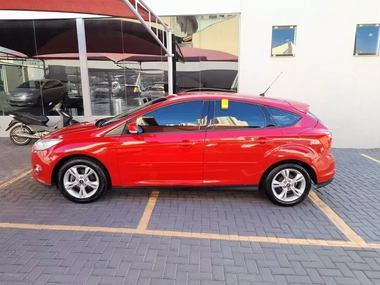 Ford Focus Vermelho 8