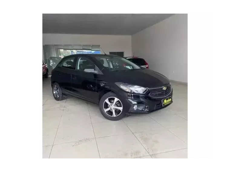 Chevrolet Onix Preto 1