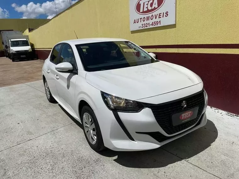 Peugeot 208 Branco 9