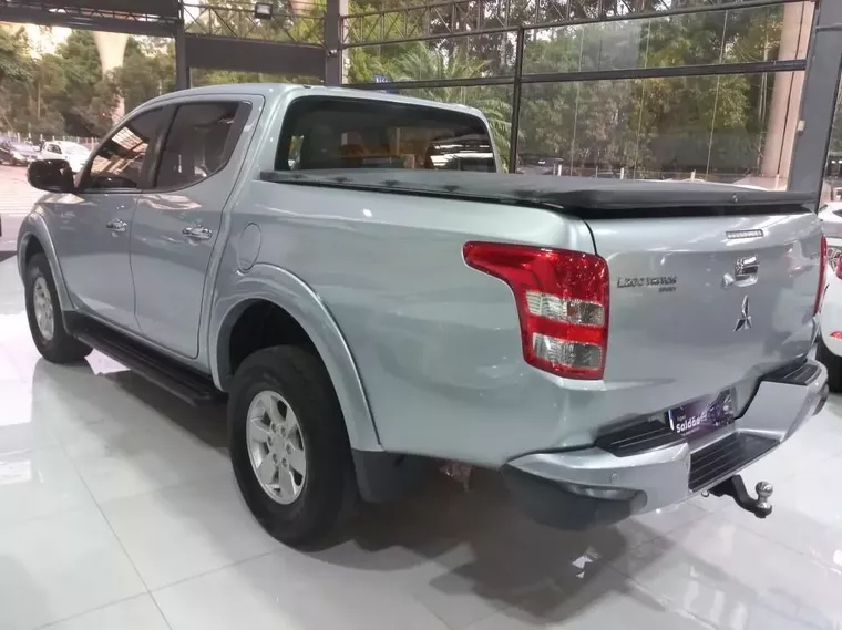 Mitsubishi L200 Triton Prata 14